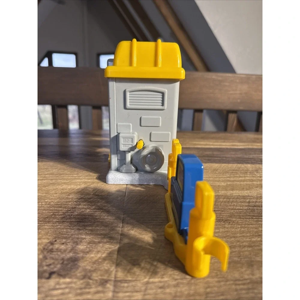Fisher Price Little People Gas & Go Car Wash Playset W/ Tow Truck, 1 Figure VTG